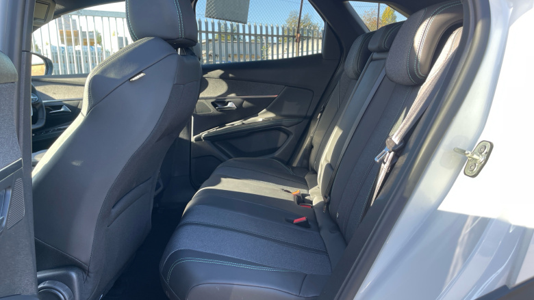 Peugeot 3008 1.2 Hybrid 136 Allure Premium+ 5dr e-DSC6 Petrol Estate